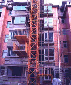 物料提升機(jī)與塔式起重機(jī) 以萬(wàn)豐塔機(jī)為例探析現(xiàn)代建筑施工關(guān)鍵設(shè)備